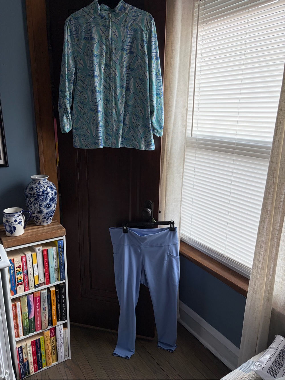 breckenridge Abstract Print Zip-up Top and light blue Old Navy leggings